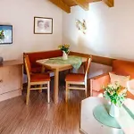 아파트 Haus Vogelweide 세르파우스